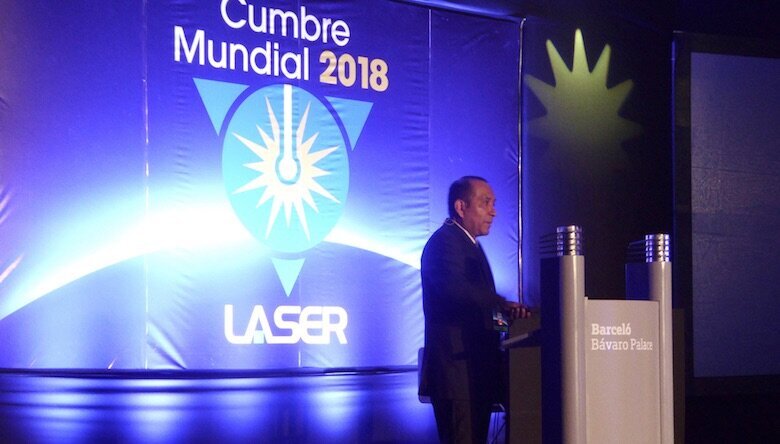 Sergio Jiménez presentó casos clínicos sobre la efectividad de la láserterapia.
