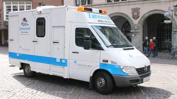 Henry Schein finance une unité mobile de soins dentaires