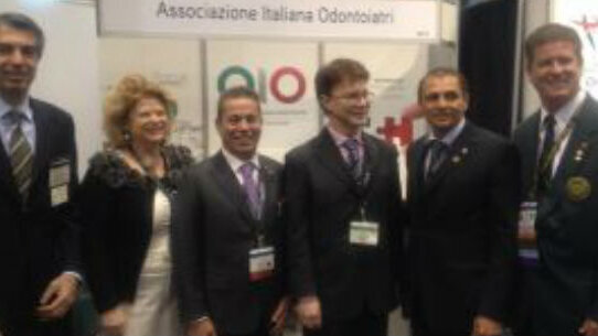 Il console Italiano visita lo stand AIO al MWM