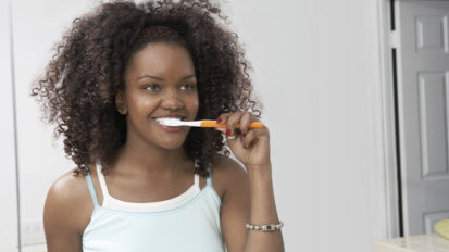 Se laver les dents 2 fois par jour c’est suffisant