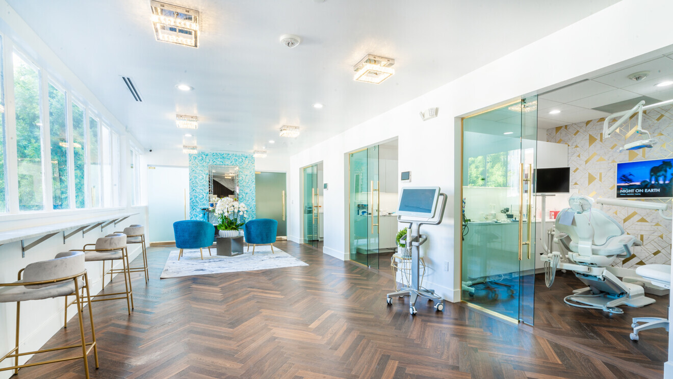 TruGlo Modern Dentistry prioritises creating an exceptional patient experience, combining high-quality clinical outcomes with a luxury yet affordable experience.