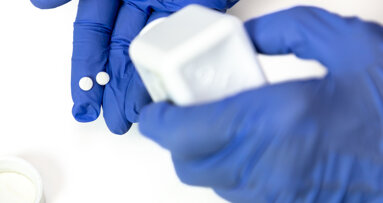 US dental opioid dispensing drops sharply but remains high internationally