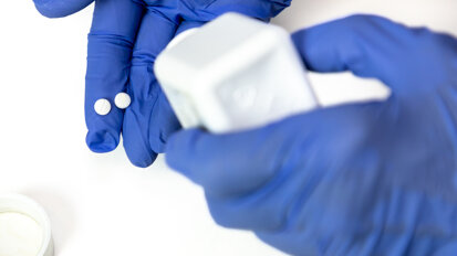 US dental opioid dispensing drops sharply but remains high internationally