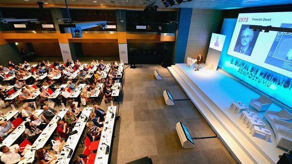 Especialistas e novatos em tecnologia digital reúnem-se em Istambul