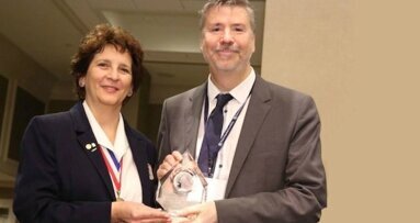 Straumann homenageada pelas contribuições para saúde bucal global