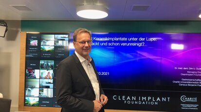 Dr Dirk Duddeck, CleanImplant Foundation’s Head of Research, at the first Joint Congress for Ceramic Implants (JCCI) on October 15, 2021 in Switzerland: The non-profit CleanImplant Foundation has awarded it’s “Trusted Quality Seal“ to the implant system SDS2.2.