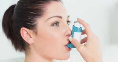 מחלת חניכיים עלולה להגביר סיכוי לאסטמה חמורה