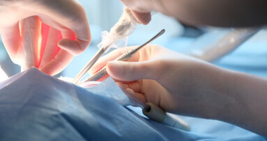 Single-session endodontic and surgical approach to internal root resorption: A long-term case report