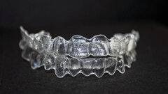Review assesses evidence on 3D-printed versus thermoformed aligners and retainers