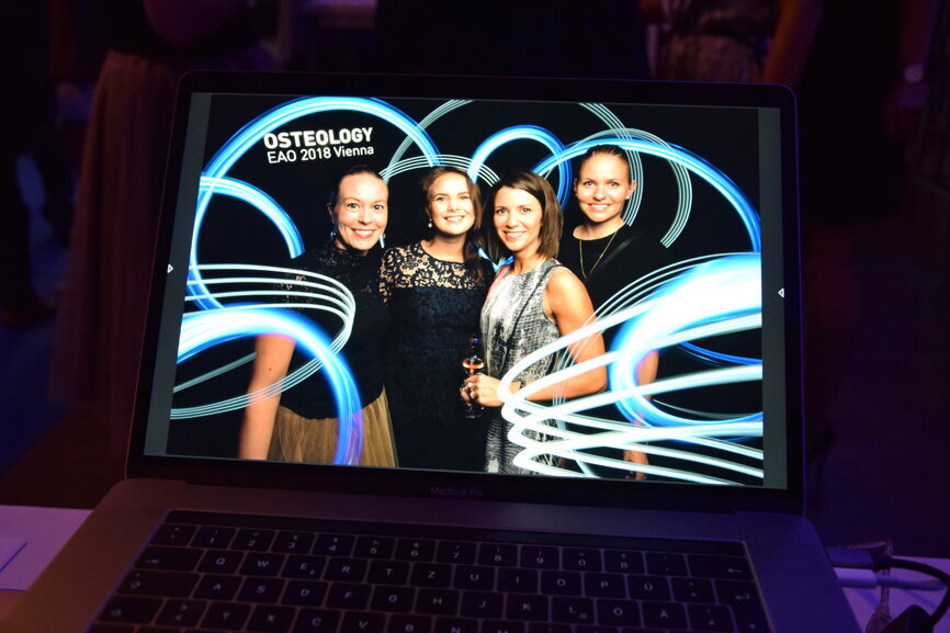 A special lighting effect produced unique pictures of the participants. (Photograph: Franziska Beier, DTI) 