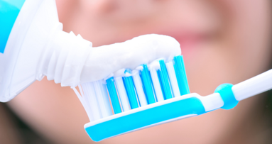 Getestet: Ökotest warnt vor Bleaching Zahnpasta