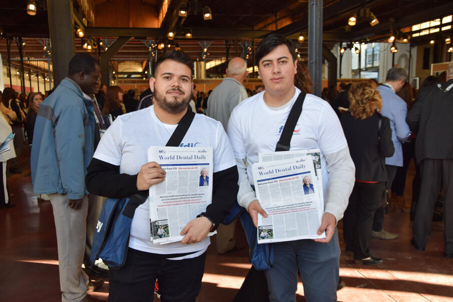 The World Dental Daily congress newspapers can be collected from the registration area and the Dental Tribune Intentional booth #1D07. (Photograph: Monique Mehler, Dental Tribune International)