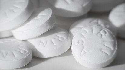 Mit Aspirin gegen Karies