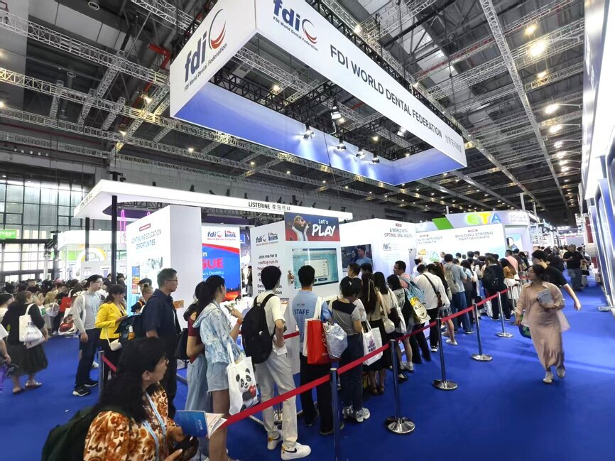 The exhibition at the National Exhibition and Convention Center in Shanghai spans 60,000 m², providing a stage for the latest dental innovations from around the world.