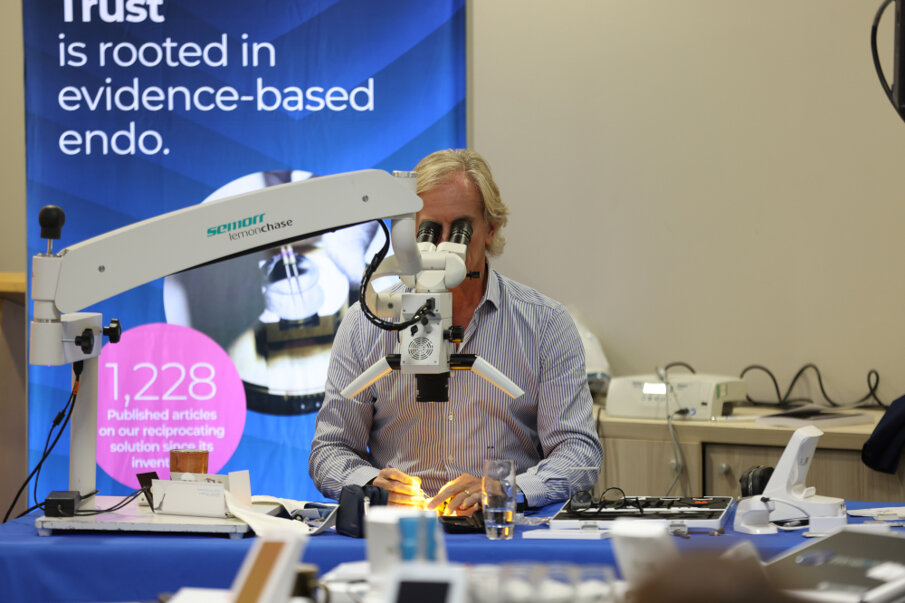 The event’s exhibition area provided additional input for attending dental professionals. 