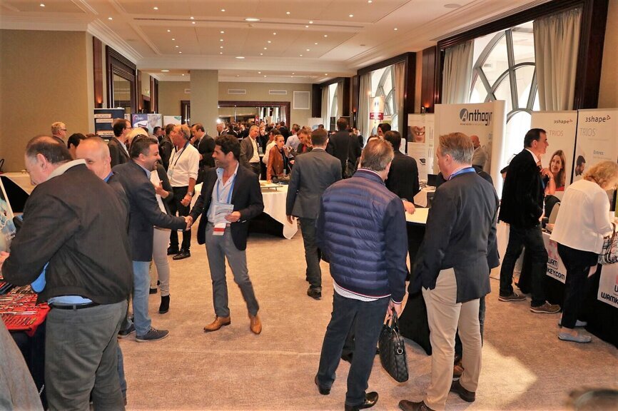 Exhibitors hall at Euro Implanto. (Photograph: Philippe Alibert)