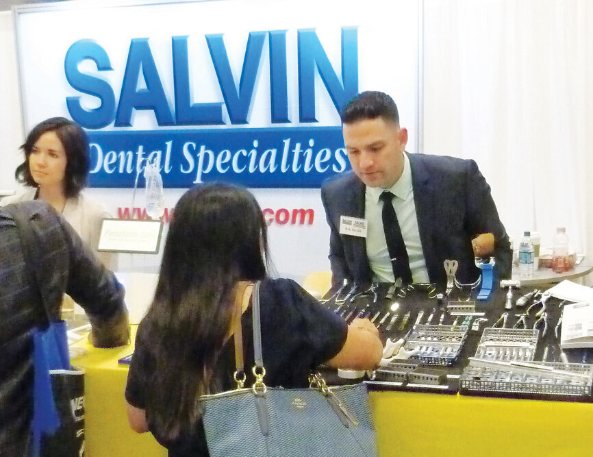 Rob Brtalik of Salvin helps an attendee. Photo by Sierra Rendon/DTA