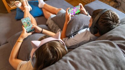 Screen time, sleep and teen dental health
