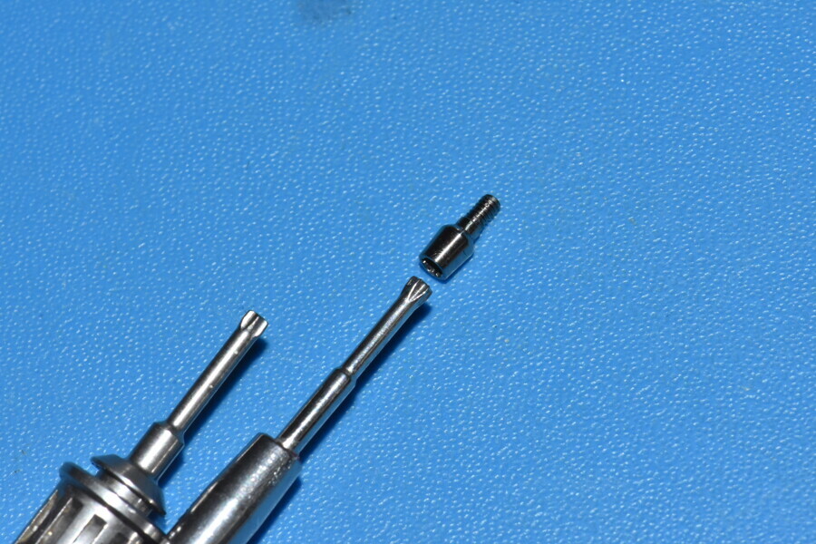 Fig. 11a : Bridge G-CAM réalisé en direct implants avec vis sphériques.