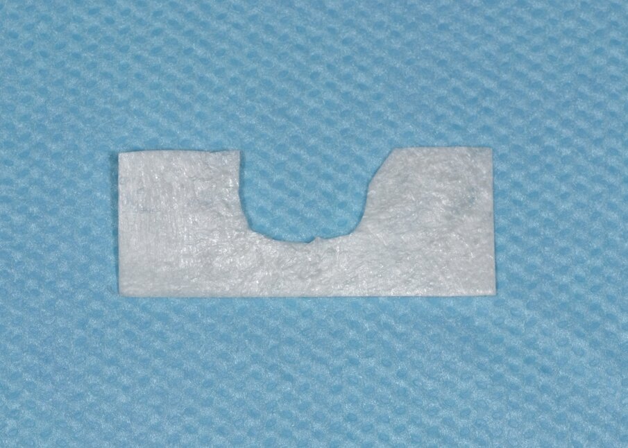 Fig. 8 - Sagomatura della membrana riassorbibile in pericardio.