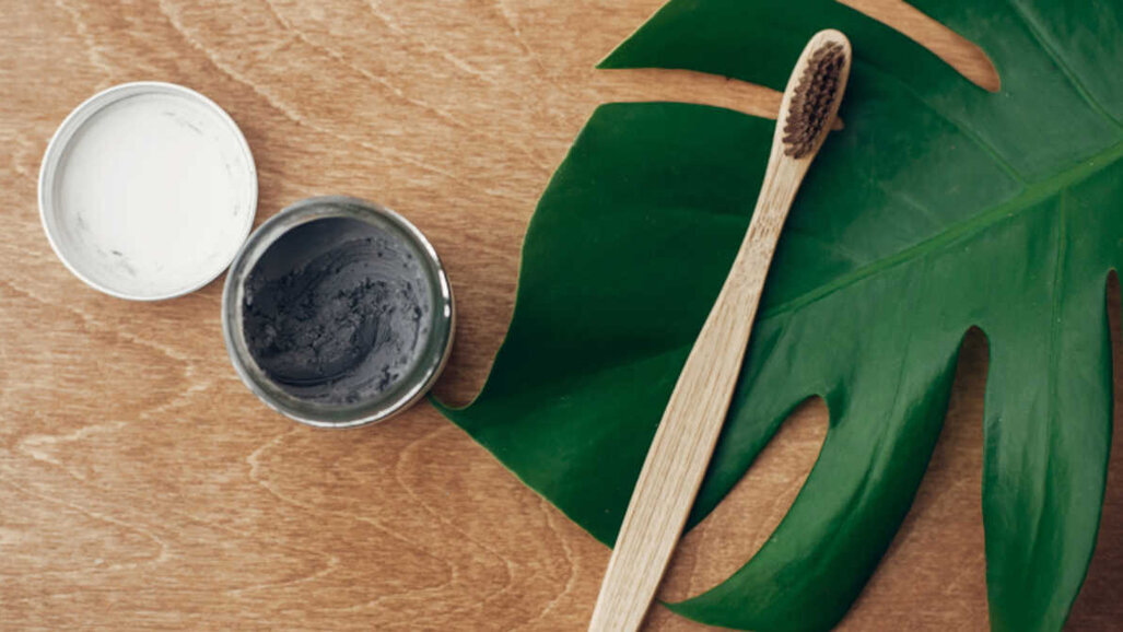 Novo estudo relata problemas de não conformidade com produtos de clareamento dentário