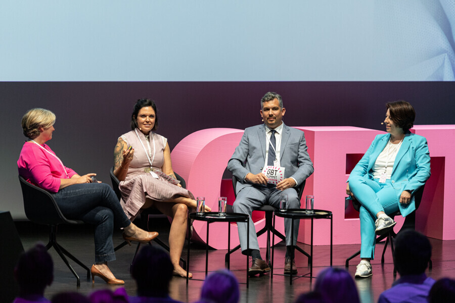 From left: Moderator Prof. Bettina Dannewitz, Dr Petra Volz, Dr Arndt-Christian Höhne and Dr Nina Zeitler explained how they implemented Guided Biofilm Therapy.