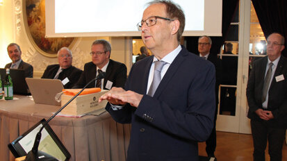 Prof. Dr. Adrian Lussi zum Ehrenmitglied der SSO ernannt