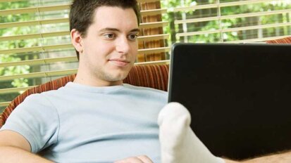 O uso excessivo de computadores pode afetar a saúde bucal, aponta estudo
