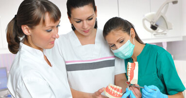 Dentistii vor depune din iunie actele necesare contractarii cu CNAS