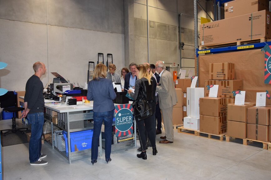 Bei Fragen zu den jeweiligen Produkten standen Teilnehmern jederzeit Berater zur Verfügung. © DTI