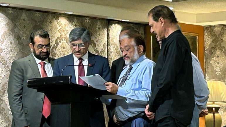 DT News - Pakistan - Prof Arham Chohan takes Oath as President-Elect PDA