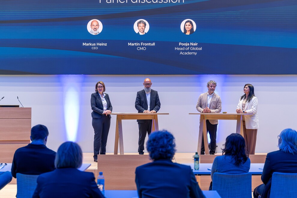 Von links: Martina Jakob, Director Marketing Communications; Markus Heinz, CEO; Martin Frontull, CMO; und Dr. Pooja Nair, Head of Global Academy.