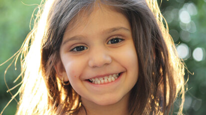 JOMS study: Early removal of extra front tooth may reduce complications in children
