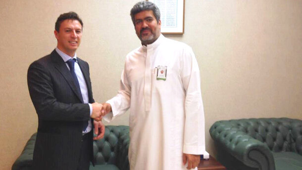 Doctor smile educates Saudi supplier on dental lasers
