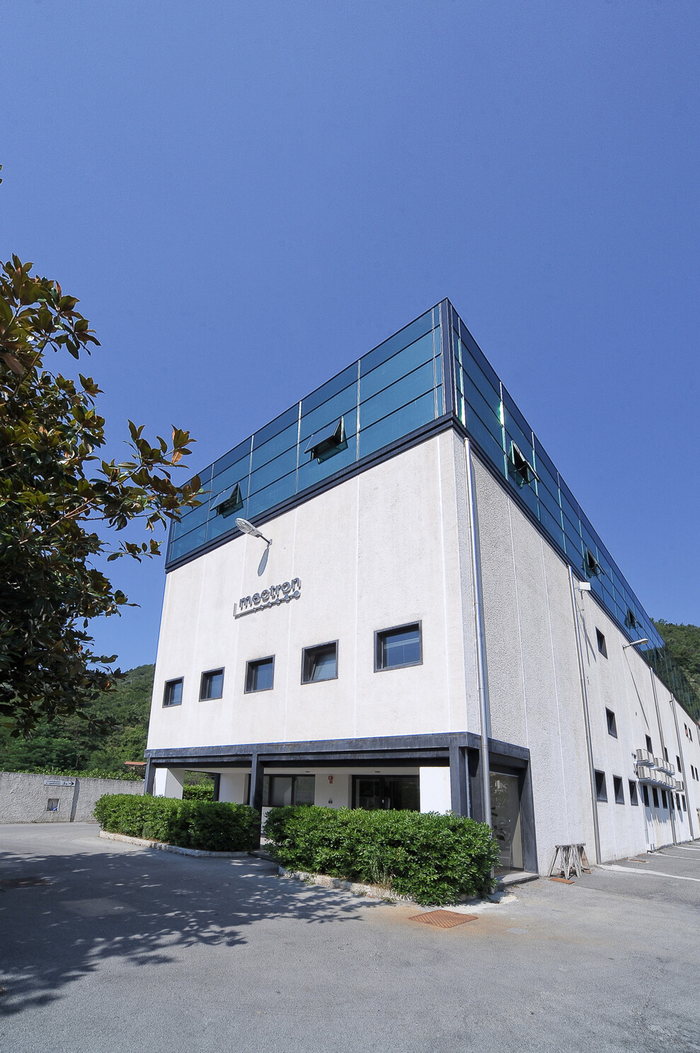 Mectron’s manufacturing plant in Italy, will continue producing its dental product range for HuFriedyGroup under a supply agreement.
