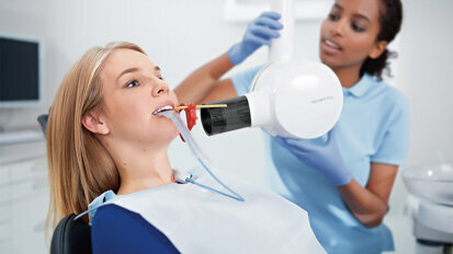 Bestseller for daily use in practices: Dentsply Sirona delivers the 75,000th X-ray system Heliodent Plus