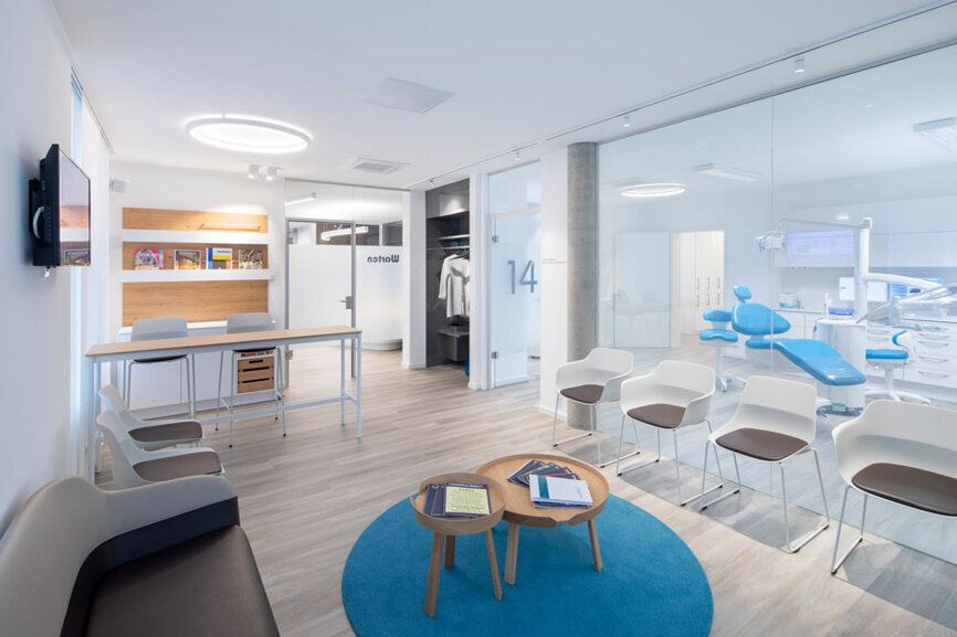 The waiting room, which can also be used for training sessions, is a highlight of the clinic. (Image: Tatiana Kurda)