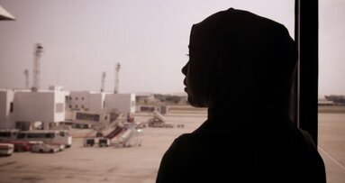 Mulher muçulmana é despedida alegadamente por usar hijab no local de trabalho