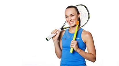 La leyenda del tenis Martina Hingis se convierte en embajadora de Curaden