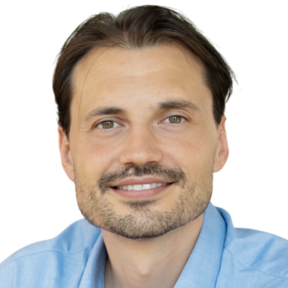 Dr. Matej  Kulis 